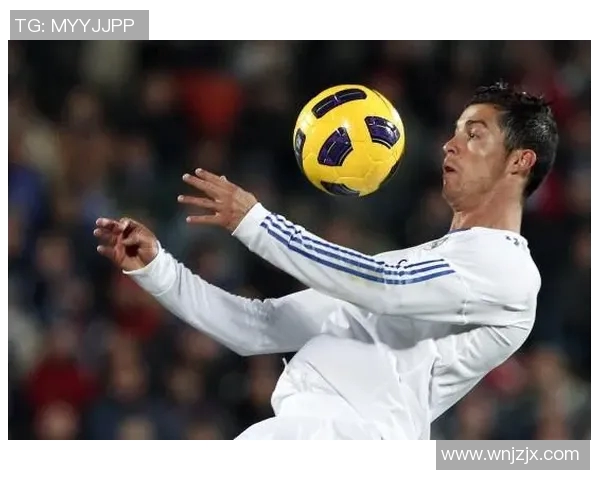 世界足球明星停球技巧解析与精彩瞬间回顾